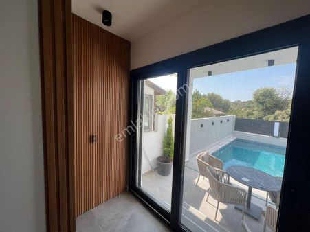 Çeşme 16 Eylül Mah. Havuzlu, Eşyalı Satılık Lüx 3+1 Villa