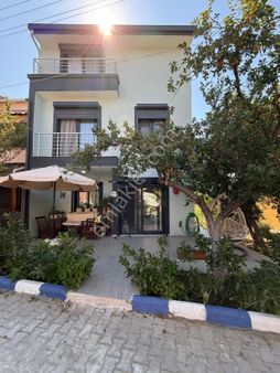 Yeni Foçada Deniz Manzaralı 3 Taraf Bahçeli Lüks 4+1 Villa