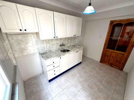 Yiğit'ten Akçay Merkezde 2+1 Ayrı Mutfak Ara Kat Satılık Daire