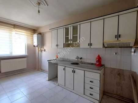 Recep Ümit'ten Ömerağa Mahallesi Turgut Reis Caddesi Üzerinde Kiralık 2+1 Daire