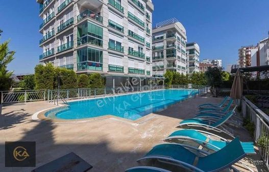 Güzeloluk Mah.de Havuzlu Sitede E.banyolu Satılık 3+1 Daire