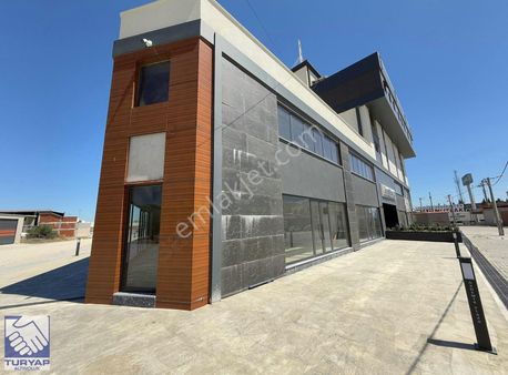 Özdemir Plazada Köşe Kiralık Dükkan
