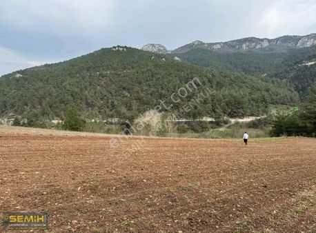 Semih'den Hayriyede 3 Tarafı Resmi Yol Dereye Yakın 709 M2 Arazi