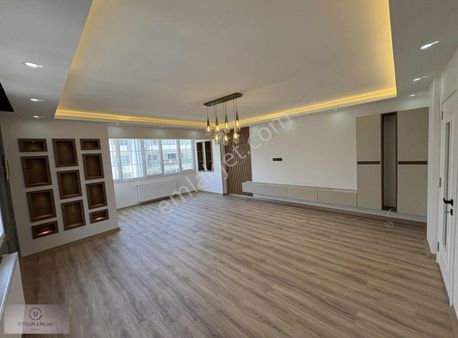 Buca Menderes Cad.üzeri Belediye Yakını 3+1 Lüks Yapılı Daire