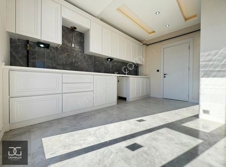 Demirler'den Çakmak'ta Park Cepheli Arakat 3+1 Daire Fırsatı