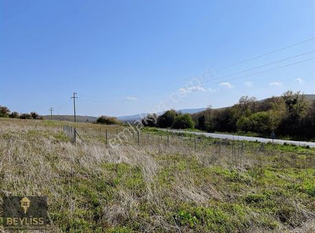 Çatalca Başakköyde 700 M2 Ana Yol Cepheli