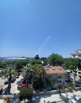 Dikili İsmetpaşa Mahallesi Merkez Ana Cadde Üzeri Kaymakamlık Karşısında Mutfak Ayrı 2+1 Satılık