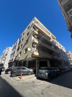 Ogün'den Güzelyalı Merkezde Köşe Otoparklı Genç Satılık Daire