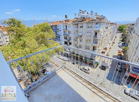 Antika Gayrimenkul'den Hastane Caddesinde Satılık Daire