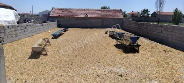 Miraç Uğur'dan Akşehir Söğütlü Mahallesinde Satılık Besihaneli Arsa