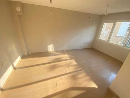 Buca Ufuk Mahallesinde 2+1 90m2 Ygiriş Çift Cepheli Kiralık Daire