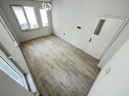 Akçay Merkezde Ayrı Mutfaklı İçi Yapılı Ara Kat 2+1 Fırsat Daire