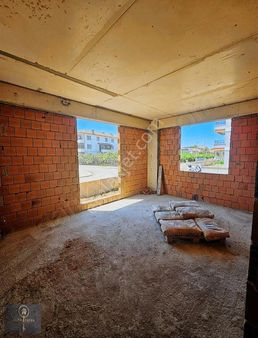 Altınova Cumhuriyet Mahallesinde Satılık 2+1 Daire