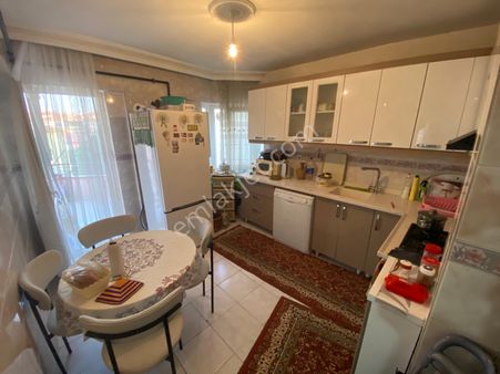 Sincan Akşemsettinde 3+1 Katta Ön Cephe Geniş Yapılı Caddeye Yakın Daire