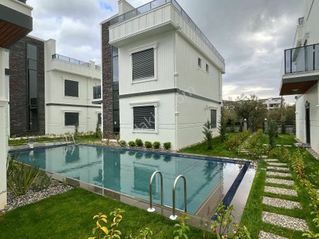 Yener Emlak'tan ▒ Yüzme Havuzlu Siteiçi▒ Müstakil Bahçeli Villa▒
