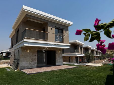 Dikili Çandarlı Mahallesinde 3+1 Satılık Lüks Villa