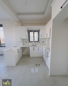 Mrs Gayrimenkulden Eski Mezitlide Havuzlu Siteiçi Satılık 4+1 D.