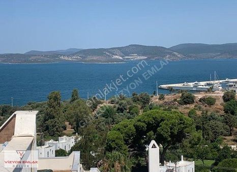 Güllük Yasemin Sitesinde Satılık Deniz Manzaralı Müstakil Villa