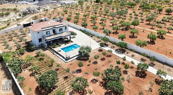 Hrp Gayrimenkul'den Havaalanı Yolu Üzerinde Satılık Bağ Evi