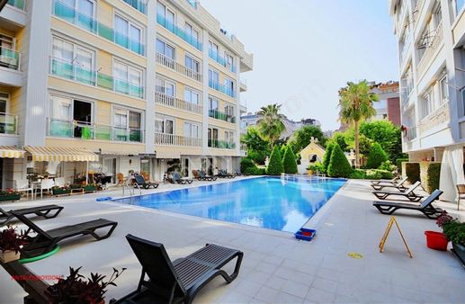 Konyaaltı Liman Sahile Adım Mesafede Satılık Lüx 1+1 Daire