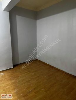 Alizeden İkitelli M.akifte İster Boş Daire İster Depo