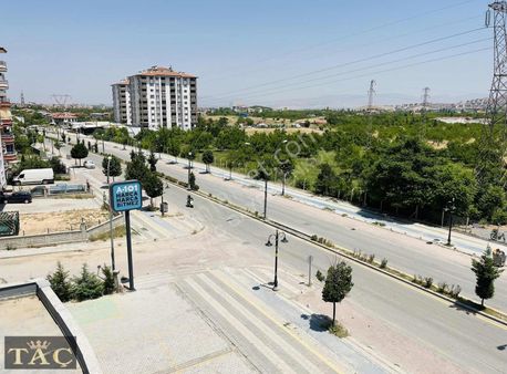 Taç Gayrimenkulden Göztepe Ana Cad Üzerinde 3+1 Ara Kat Daire