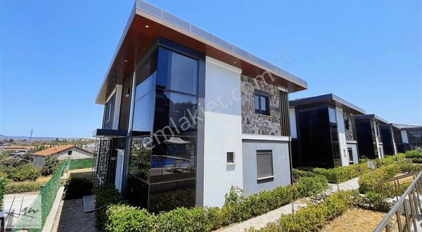 Değirmendere'de Site İçerisinde Satılık Lüks 4+1 Villa.