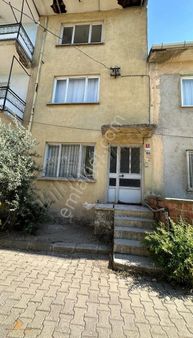 Doğal Şehir Emlaktan En Güzel Konumda Satılk 3 Katlı Komple Bina