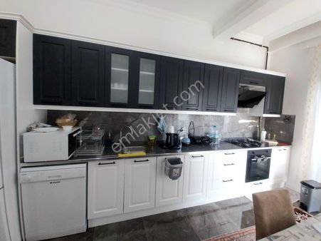 Yükselden Tek Yetkili! Kadıköyde Havuzlu Sitede Ayrı Mutfak 2+1