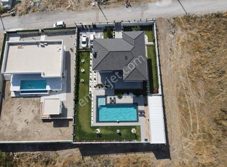 Foça'da Satılık Lüks Villa