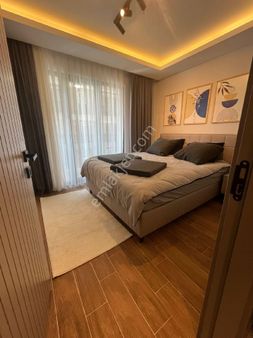 Güzey Gayrimenkul Den Hürriyet Mahallesinde Havuzlu Site Satılık Lüx 1+1 Daire