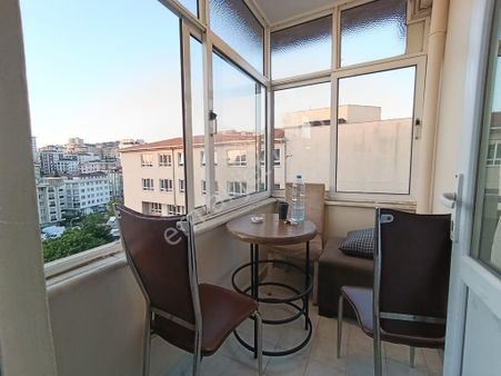 Kaçmaz Fırsat - E-5'e Komşu - Metroya Yakın - Yatırımlık - Az Katlı 53 M² Hisseli-2+1 Daire