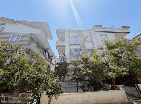 Cumhuriyet Mahhalesinde Satılık 2+1 Ara Kat Daire