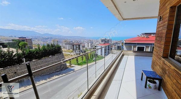 Yalı Gayrimenkul|nu Teras Sitesinde Deniz Manzaralı Fırsat Daire