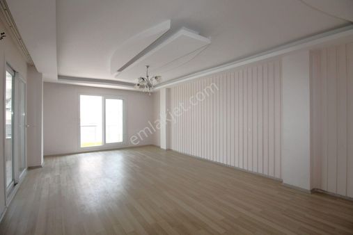 Retro’dan Batıkent Mah’de Genişliğiyle Size Hitap Edecek B.mutfak Kiralık 4+1