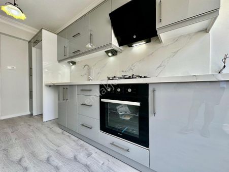 ꧁ Ay Emlaktan꧂akçay'da Ön Cephe Arakat Çift Balkon Çift Wcli Satılık 3+1 Geniş Masrafsız Daire