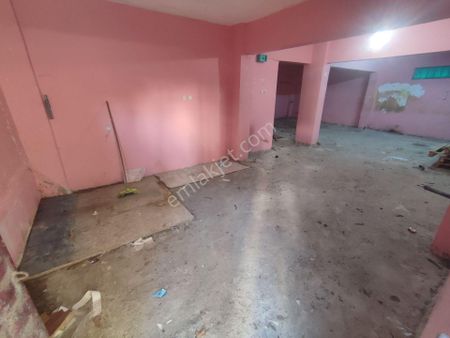 Kocatepe Mahallesinde Depoya Kiralık Giriş Ayrı Yarı Bodrum Dükkan