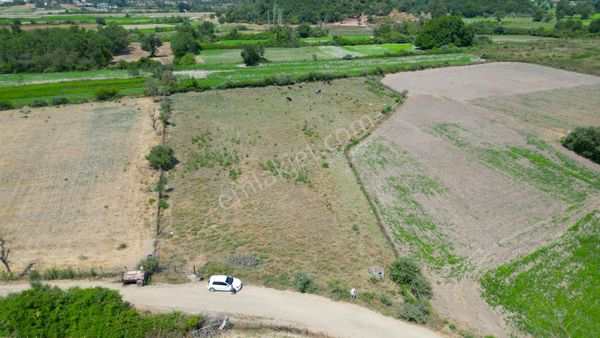 Muğla Gökova Kızılyaka'da, Satılık 7.800 M2 Yola Cepheli Tarla
