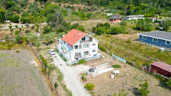 Marmaris Çamlı'da Satılık 4.155 M2 Arsa İçinde Çiftlik Evi
