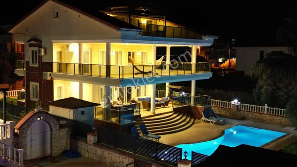 Didim Akbük'te Muhteşem 8+1 Villa