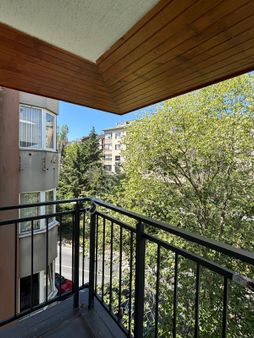 Etiler' De 3+1, Ferah Ve Kullanışlı Yeni Binada Çatı Dubleksi