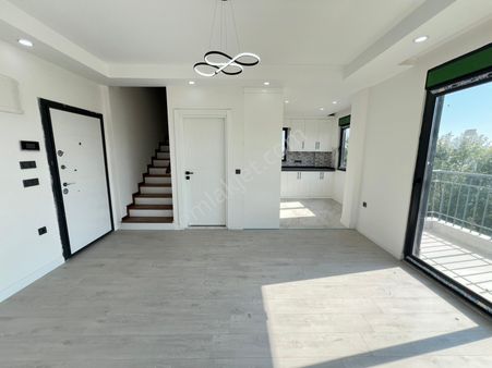 Ilıca Mahallesi'nde Havuzlu Sıfır Dubleks