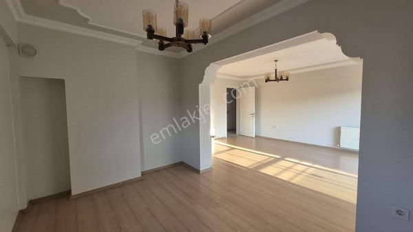 Dikili Merkezde Ayrı Mutfaklı Jeotermalli Kiralık Daire