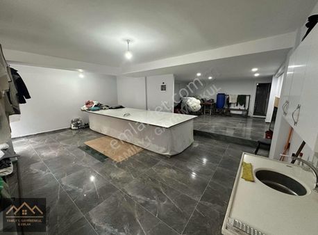 Family 1. Gayrimenkul Den Şirinevlerde Satılık 2 Katlı Dükkan