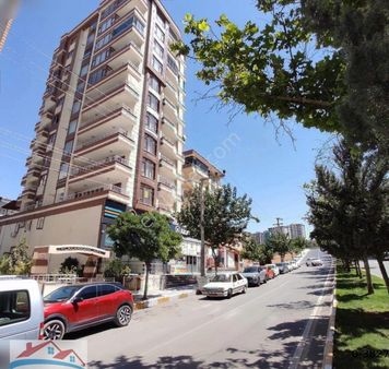 Baraj Emlak Tan Dükkanların Üstü Teraslı Satılık Tekli Daire