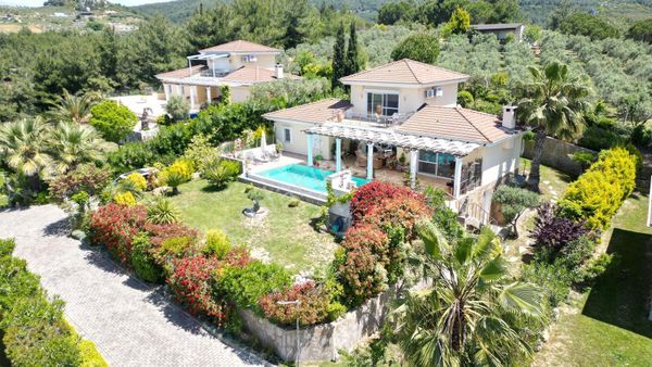Kuşadası Yaylaköy'de Müstakil Satılık Villa