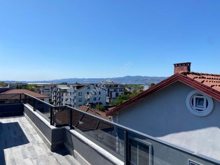 Deniz Manzaralı 3 + 1 Çatı Dubleks Ebeveyn Banyolu