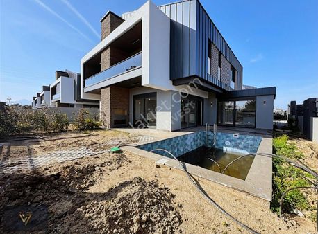 Döşemealtın'da Müstakil Havuzlu Köşe Villa | Vega Invest |