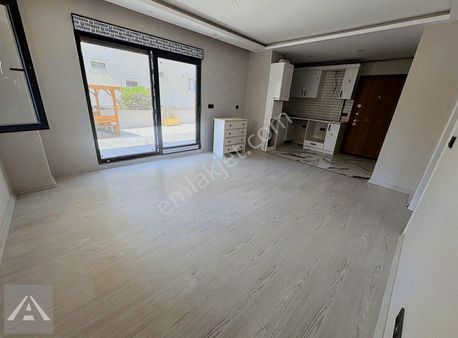 Maltepe Bağlarbaşında Ulaşıma Yakın Bahçe Kullanımlı Ferah 1+1