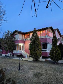 Meram Yakada Yaka Caddesıne 1parsel İçerde Bakımlı Teraslı Villa